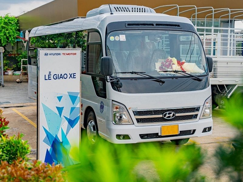 lễ bàn giao xe khách tại Showroom
