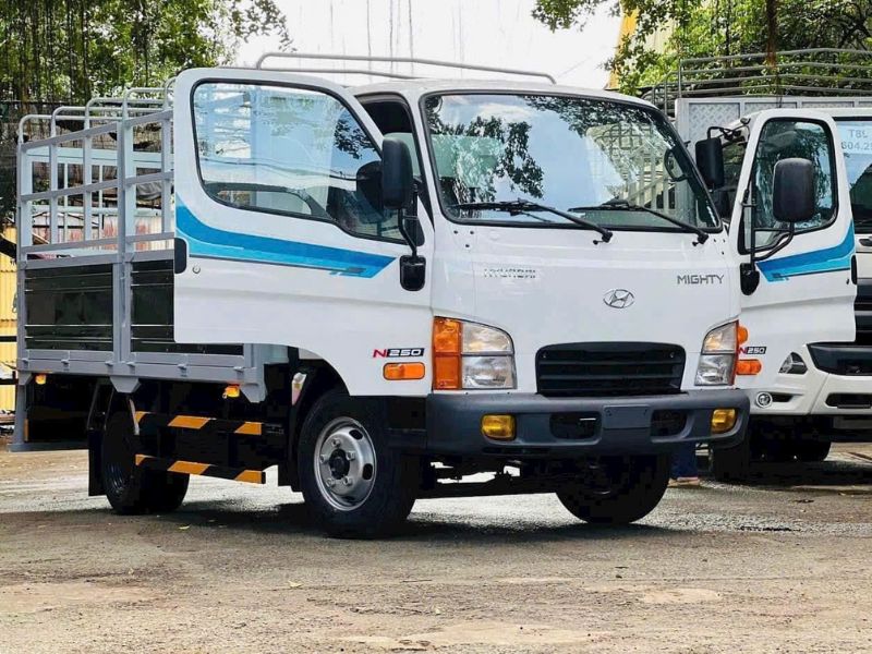 Hyundai N250 thùng mui bạt tiêu chuẩn 3.5 mét