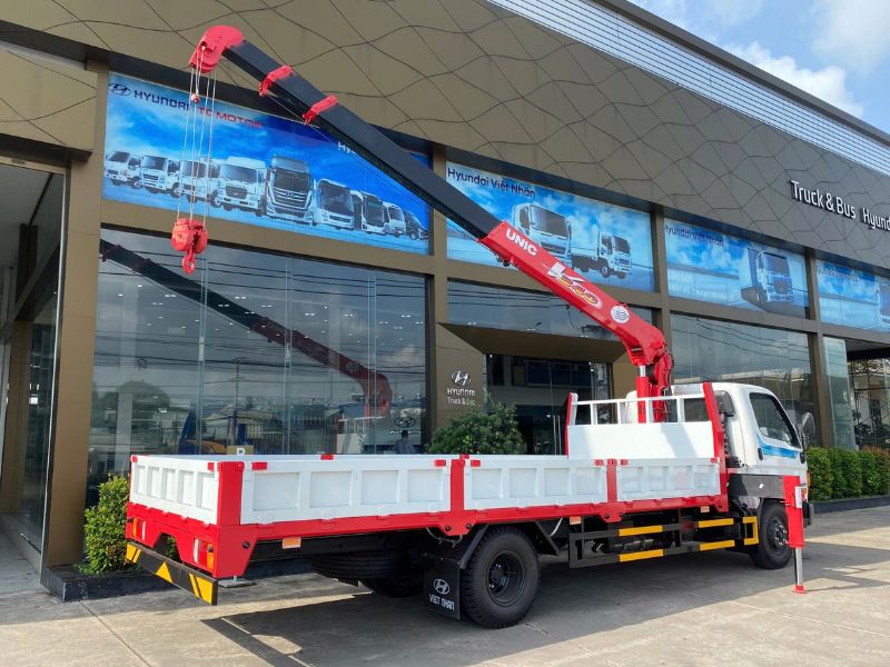 tìm xe tải w11xl thùng lửng gắn cẩu Unic 3 tấn 4 khúc