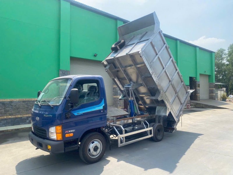xe đổ rác N250 chạy được trong thanh phố
