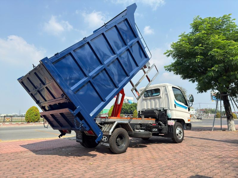 Xe tải chở rác