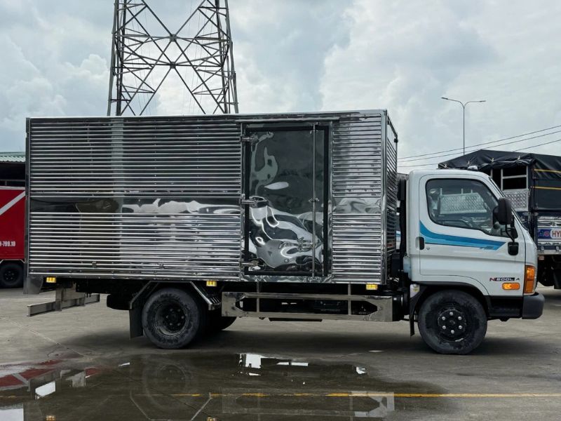 tham khảo thùng inox dài 4m5 tải trong thành phố