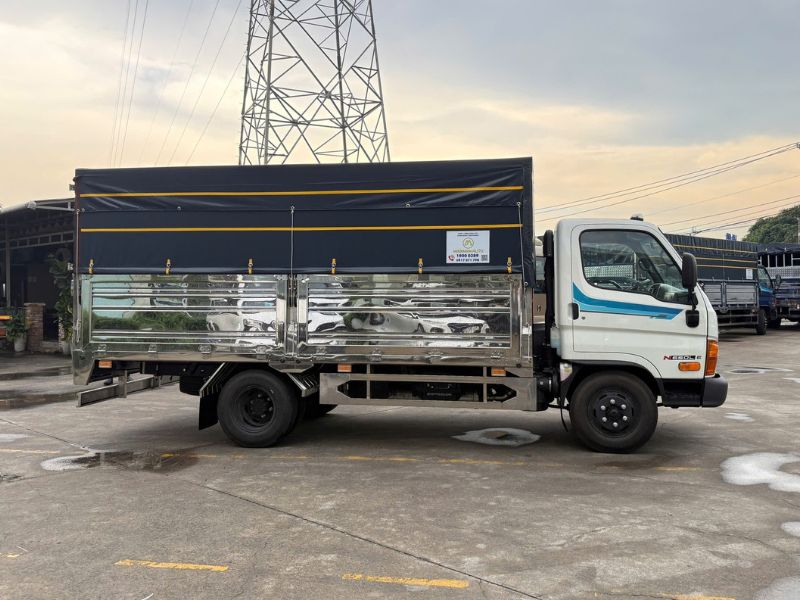 coi xe tải Hyundai N650LE thùng bạt 3.5 tấn