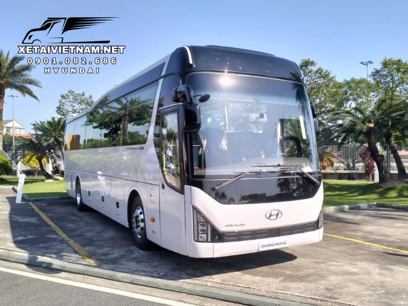 xe khách Hyundai Universe 47 chỗ cao cấp