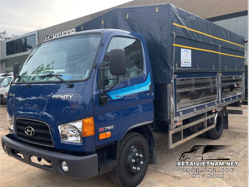 xe tải Hyundai W750 thùng mui bạt mới máy lớn G4GA